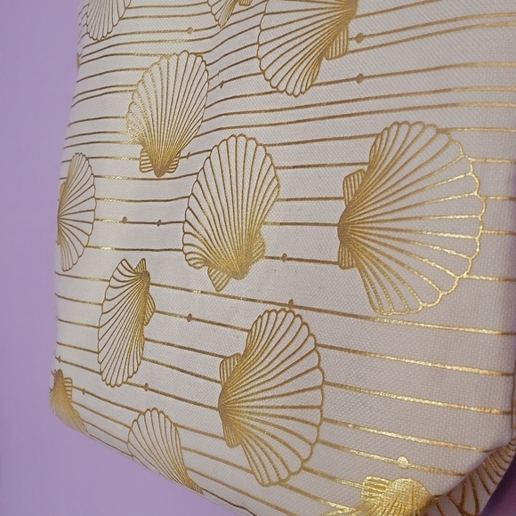Cream and gold seashells beach tote - Picture 2 of 3